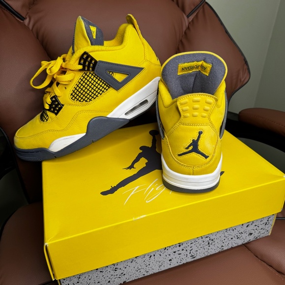 Air Jordan 4 Retro Yellow